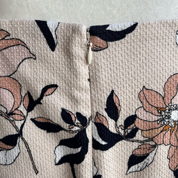 •Ann Taylor• Textured Floral Lined Pencil Skirt - Size 6 - Picture 9 of 10